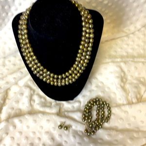 Lovely green tone faux pearl Jewelry set